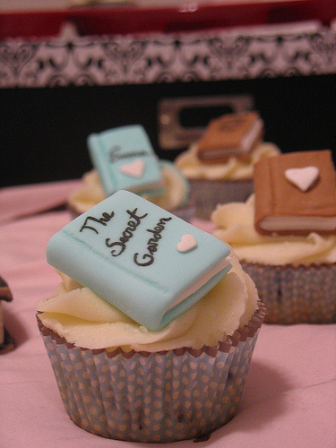 Book-Club-Cupcakes