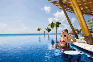 swim up bar