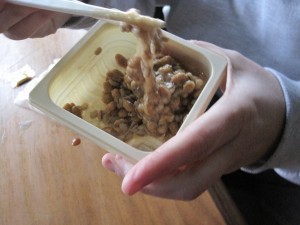 eating the natto 007