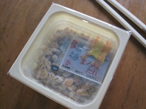 eating the natto 002