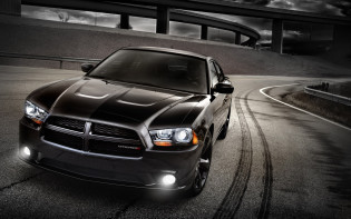 2013-Dodge-Charger-front-three-quarter