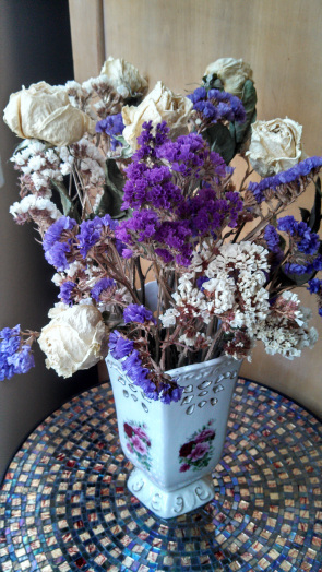 dried roses and statice