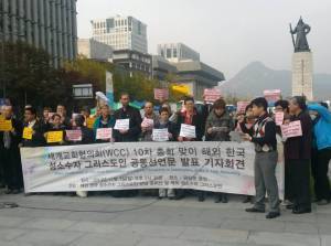 Pro-gay Christians rally in central Seoul to demand full equality under God for all Koreans. Rev. Daniel Payne, center in clergy collar, Jun-Young Lee translating. (Chungwook Park photo).