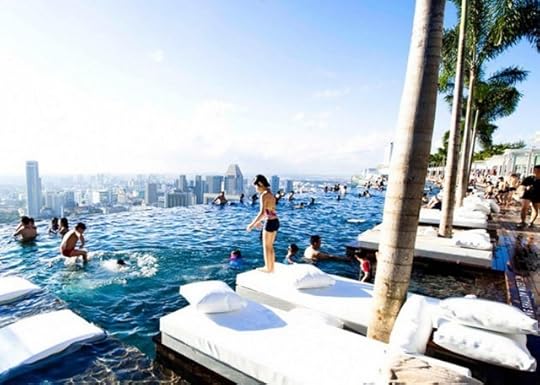 Swimming-pool-on-top-of-55-story-hotel-1-640x456
