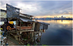 People in a waterside house raised on stilts in a slum in Manila. © Robin Hammond / Panos 