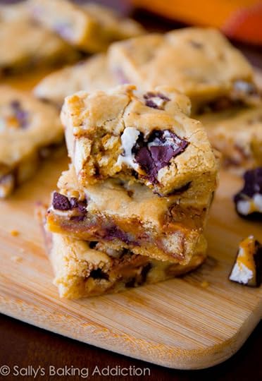 Buttery, brown-sugared Candy Bar Blondies stuffed with all your favorites. Easy, quick, no mixer. | sallysbakingaddiction.com