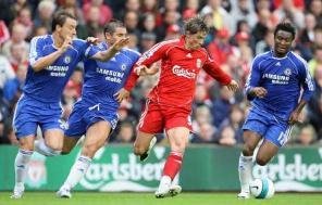 LIVERPOOL, UNITED KINGDOM - AUGUST 19: Fernando Torres of Liverpool is pressurised by John Terry (L) , Frank Lampard and John Obi Mikel (R) of Chelsea during the Barclays Premier League match between Liverpool and Chelsea at Anfield on August 19, 2007 in Liverpool, England. (Photo by Phil Cole/Getty Images)