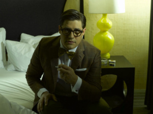 Great voice, great glasses. I'd do him.