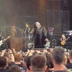 I wonder how many people are in that thing? It's huge!