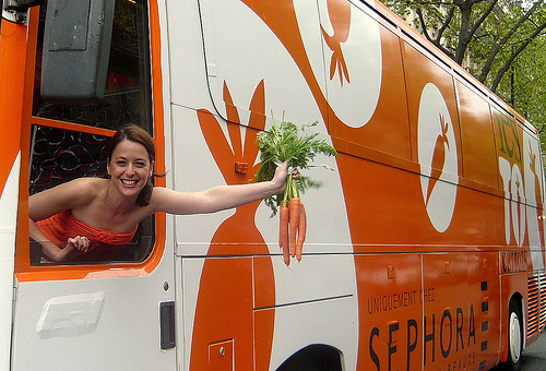 Yes To Carrots Bus Paris