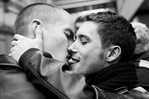 Kiss-in (17) - 12Dec09, Paris (France)