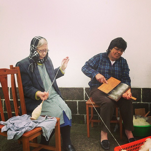 carding and plying in Santa Maria