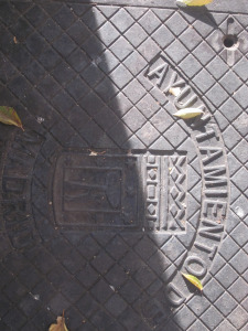 Madrid's livery on a manhole cover.
