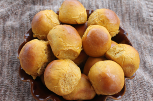 pumpkin dinner rolls