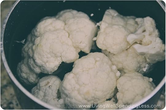 Need a healthy, low call alternative to mashed potoatoes This skinny roasted garlic mashed cauliflower gives you all of the flavor with none of the guilt! Whips up in just 15 minutes!