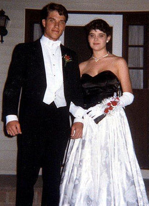 English: Man and woman in formal wear