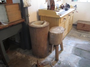 Cutting Block and Stone Flour Grinder with Pestle