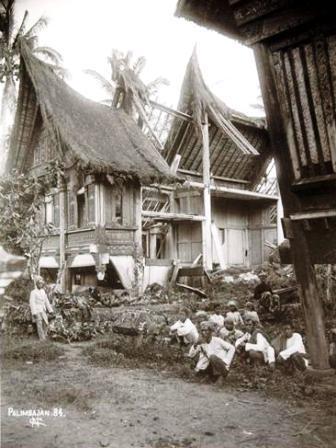 minang-saisuak-memperbaki-rumah-gadang