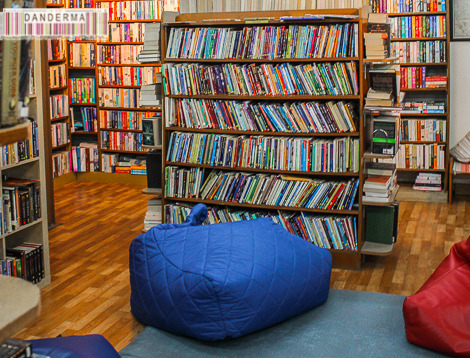 q8bookstore-013