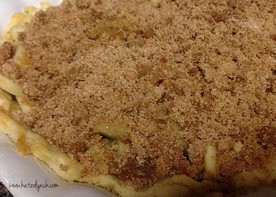 homemade-apple-crumble-pie-before-the-crumble