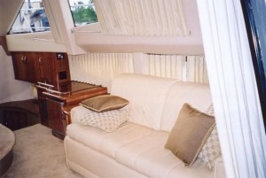 Carver 350 Mariner Exterior Salon
