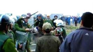 Em Lê Xuân Dũng trước lúc bị “bắn chỉ thiên” vào bụng