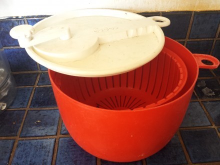 A Tale of Two Plastic-Free Salad Spinners