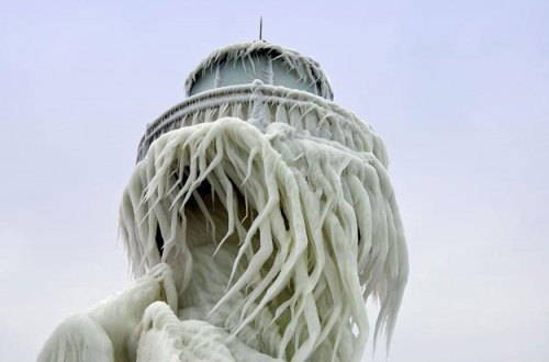 frozen-lighthouse-st-joseph-north-pier-lake-michigan-121-1