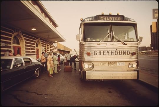 800px-TRAIN_PASSENGERS_BOUND_FOR_ST._LOUIS,_MISSOURI,_BOARD_A_CHARTERED_BUS_IN_FORT_WORTH,_TEXAS._THE_INTER-AMERICAN_TRAIN..._-_NARA_-_556050