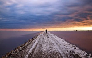 mood_alone_jetty_roads_pier_lakes_ocean_sunset_sky_clouds_people_1920x1200