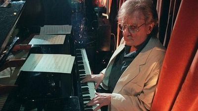 _71586221_stantracey_bbc