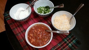 Chili (with beans) and accoutrements.