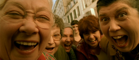 Crowd in 'Amélie' (c. Fox 2001)