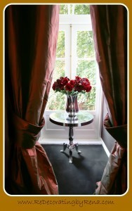 rose bouquette on table in interior