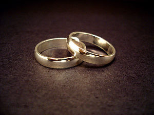 A couple of 14-carat gold wedding rings. Pictu...
