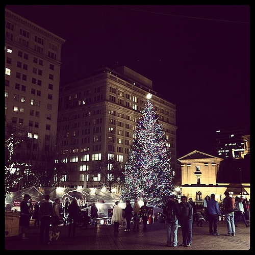 Spent last evening in downtown Portland along with the other thousands of shoppers. Although I'm not usually fond of traffic and crowded places, I really enjoyed the energy and bustle if it all. #feltmagical