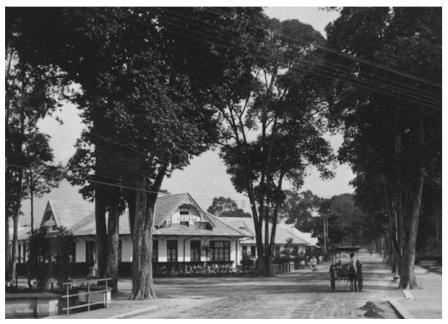 minang-saisuak-sebuah-sudut-fort-de-kock-bukittinggi-awal-abad-ke-20