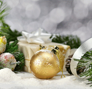 Christmas-balls-and-snow-fo