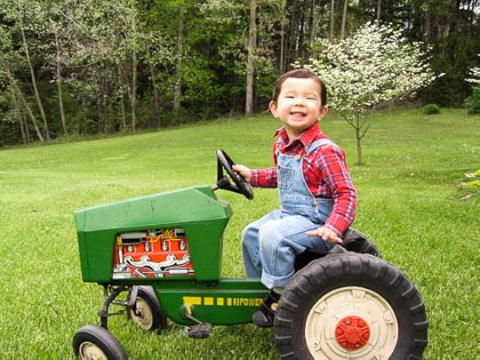 The Happy Farmer Boy Anthony at 2½ (in Ohio at the time) — May 2005 -- Copyright 2005 Jeffrey Friedl, http://regex.info/blog/