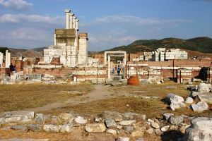 800px-Saint-John_in_Ephesus_(6)