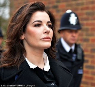 Article-2530555-1A53502100000578-621_634x580