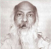 File:Osho (Bhagwan Shree Rajneesh) USA 1985.jpg
