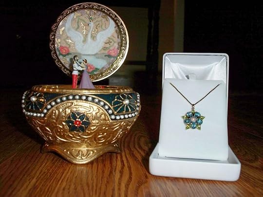  photo Anastasianecklaceandbox_zpsaef4e7b1.jpg