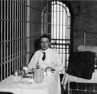 File:Thaw in jail.tiff