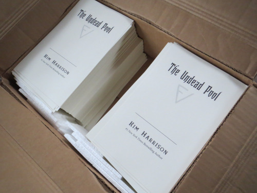 1000signed books
