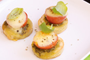 caprese_pizza_rounds_pic