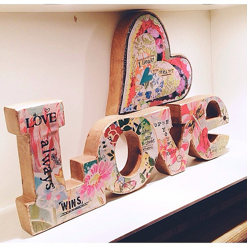 In love with our new love wooden sculpture and the heart too!!! #showroomtour #kellyraeroberts #demdaco