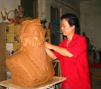 http://commons.wikimedia.org/wiki/File:%E5%AD%E5%AD%E8%E5%8F%E6%B3%A5%E7%A8%BFMud_draft_sculpture_of_Confucius_portrait.jpg