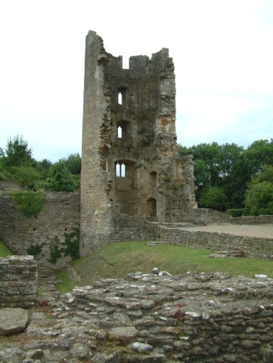 Farleigh_Hungerford_Castle_tower_remains
