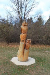 400px-Chainsaw_carving_of_owls_Brighton_Recreation_Area_Michigan